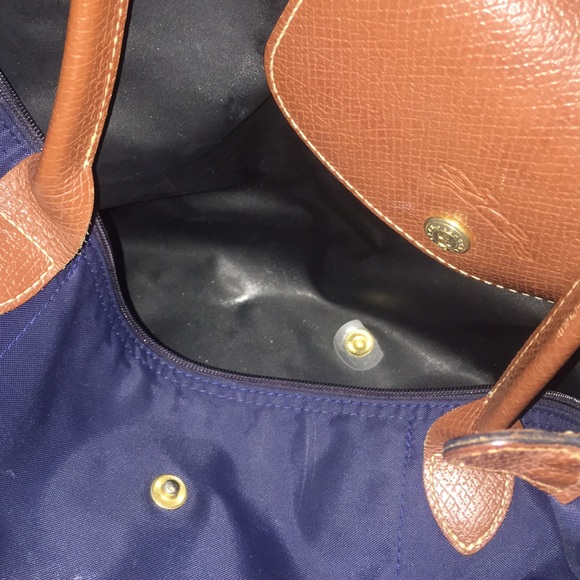 Reposhing Authentic Longchamp tote - Picture 6 of 10